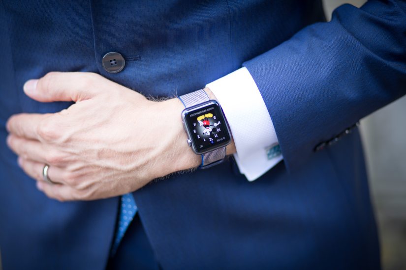 adult-apple-watch-business-1327447